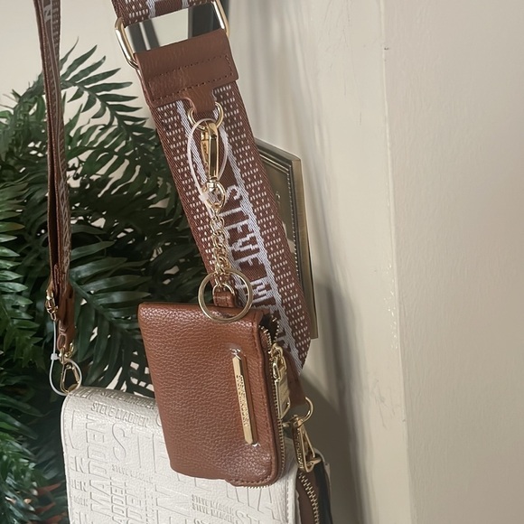 Brand New Steve Madden BLaurie Bone Cognac Logo Embossed Crossbody Wallet Purse - Picture 7 of 16